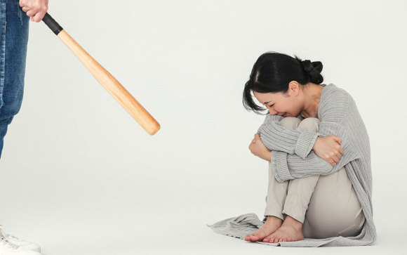 20歲女子在公廁被毆打致輕傷二級，19歲嫌疑人的犯罪動機(jī)是什么？